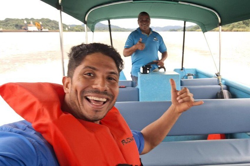 Our guide Mario and our captain Ariel. 5