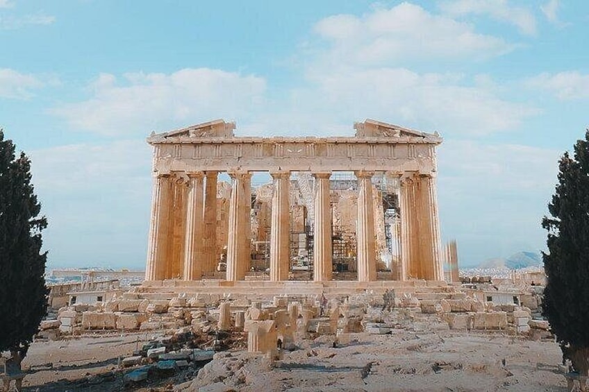 El Partenón en Atenas, Grecia, con su arquitectura clásica y columnas. 4