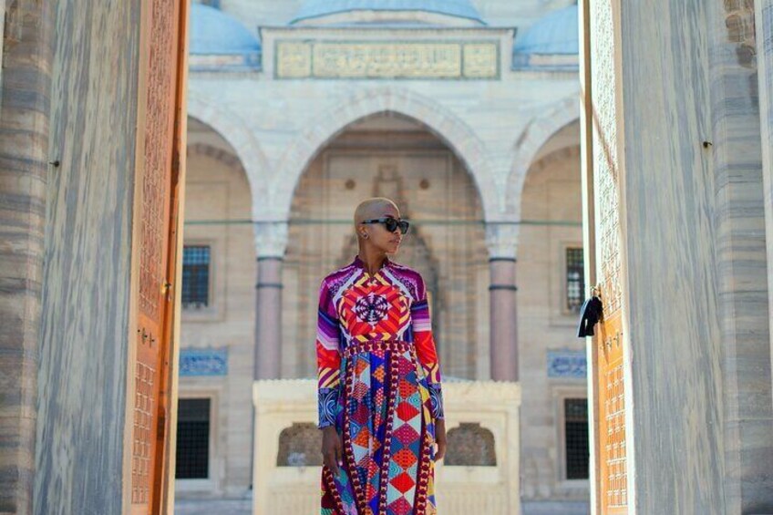 Photographer in the most picturesque spots of Istanbul