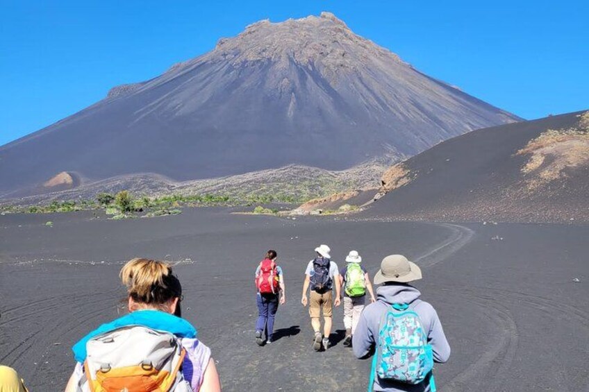 A 1-day experience through the Fogo Volcano 3