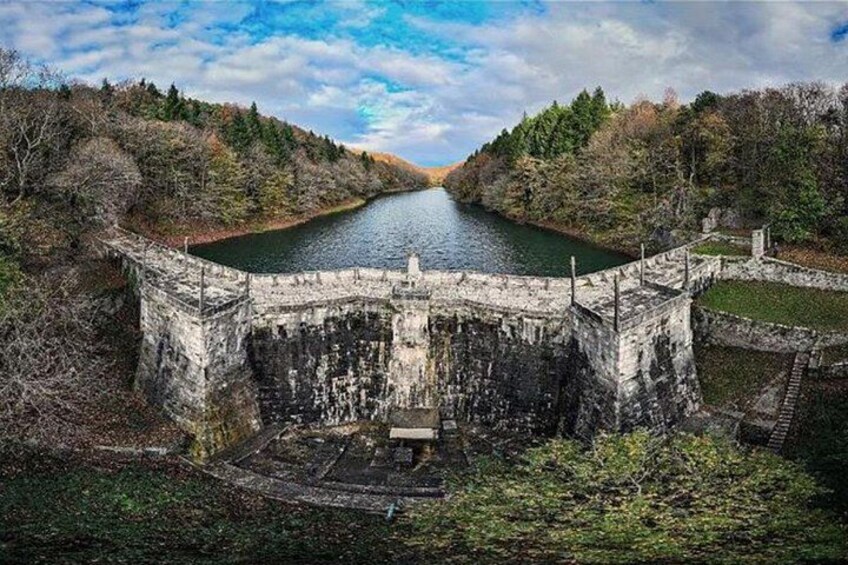 Discover Secret Lakes by Private Hiking Tour (w/Lunch, Transfers) 1