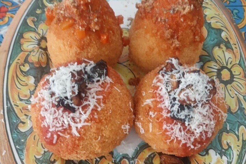 Arancini Course in Catania with Show Cooking Cannolo 5