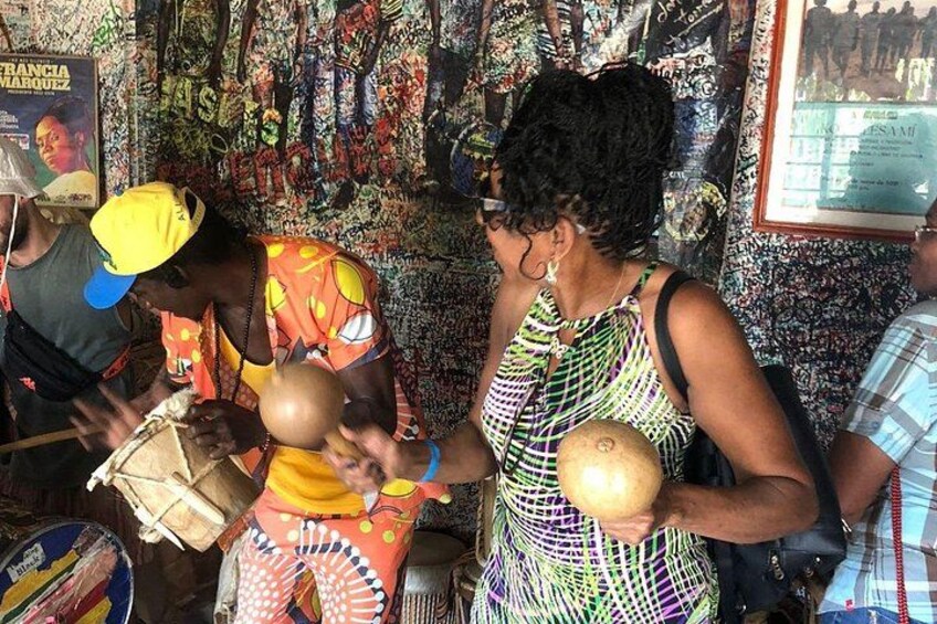 A market scene with people buying and selling goods, including a woman holding a potato. 4