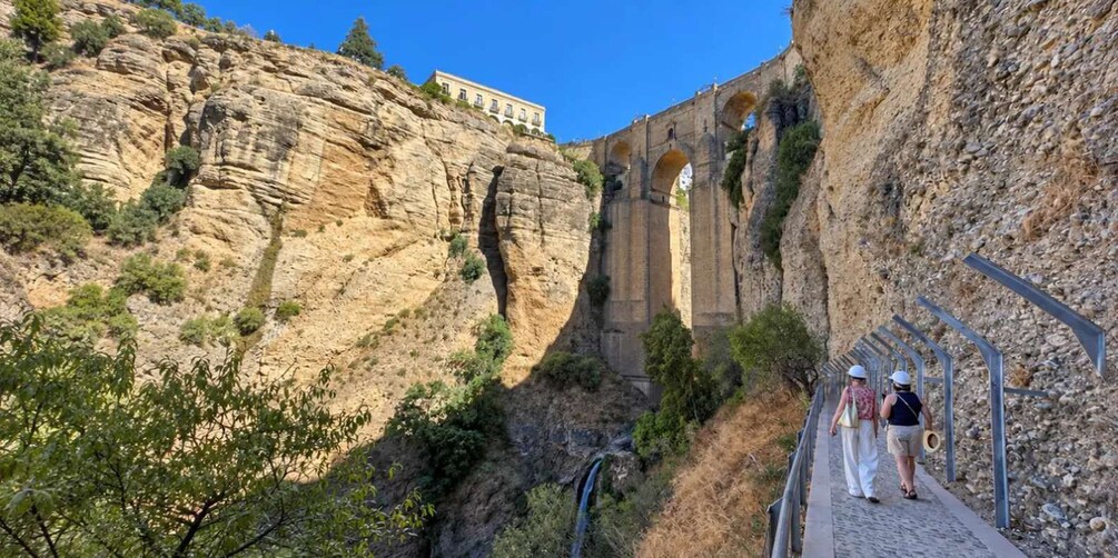Picture 8 for Activity From Málaga:Ronda & Setenil with little train + wine & tapas 2