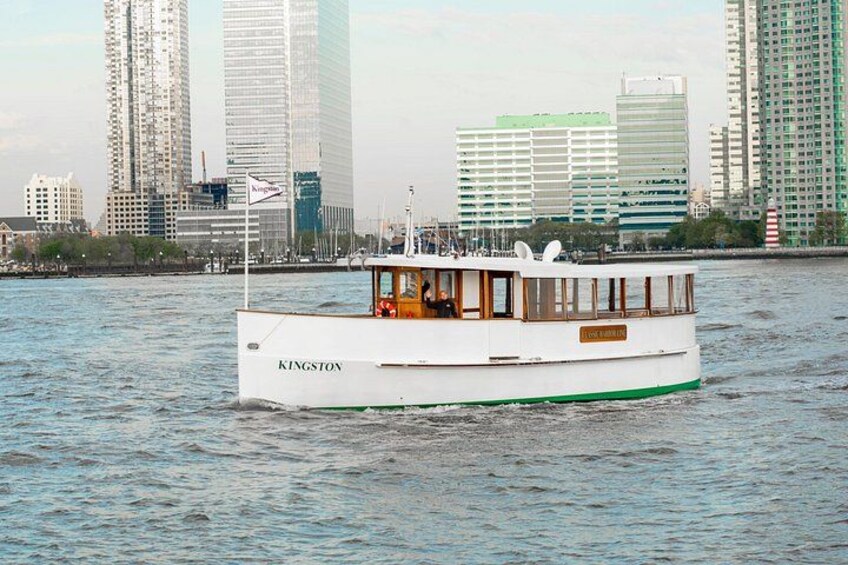New York City Sunset Cocktail Cruise on Small Yacht 2