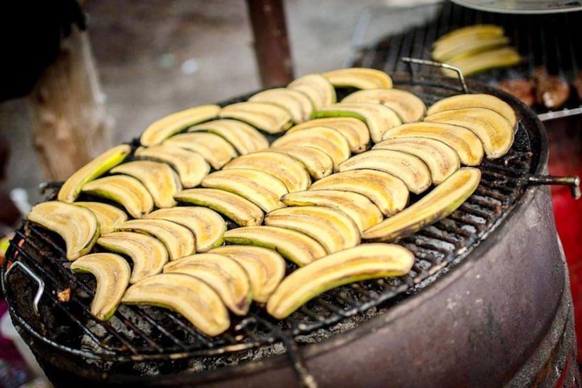 Plátanos en rodajas asados a la parrilla. 4
