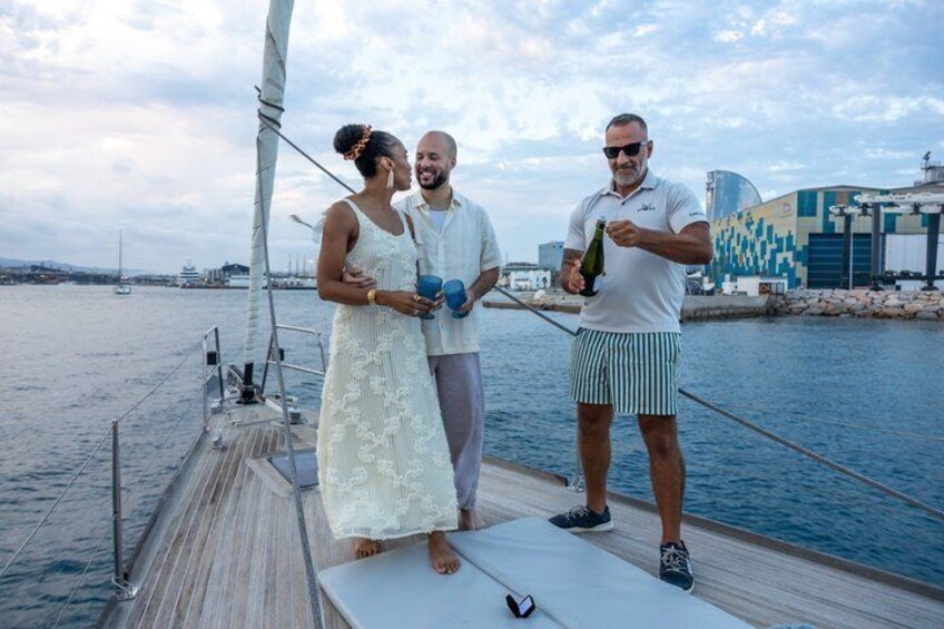 Barcelona Luxury Yacht Cruise – Day or Sunset, Open Bar & Snacks 4