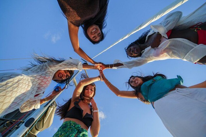 Barcelona Luxury Yacht Cruise – Day or Sunset, Open Bar & Snacks 2