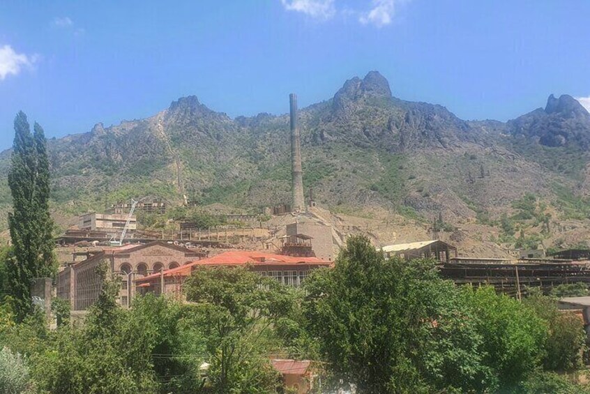 A town with buildings and a mountain range in the background. 3