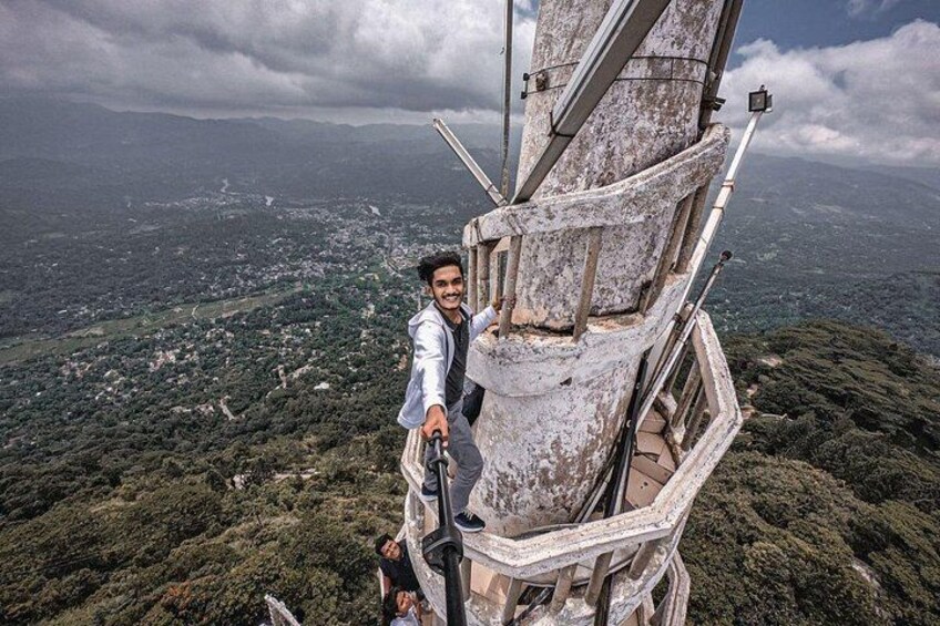 Private Sri Lanka Tour & Hike Experience to Ambuluwawa Tower 4
