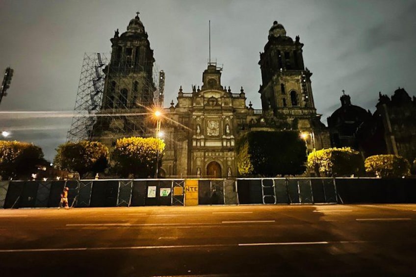 A historic cathedral with two towers, surrounded by trees and a construction site in the foreground. 2