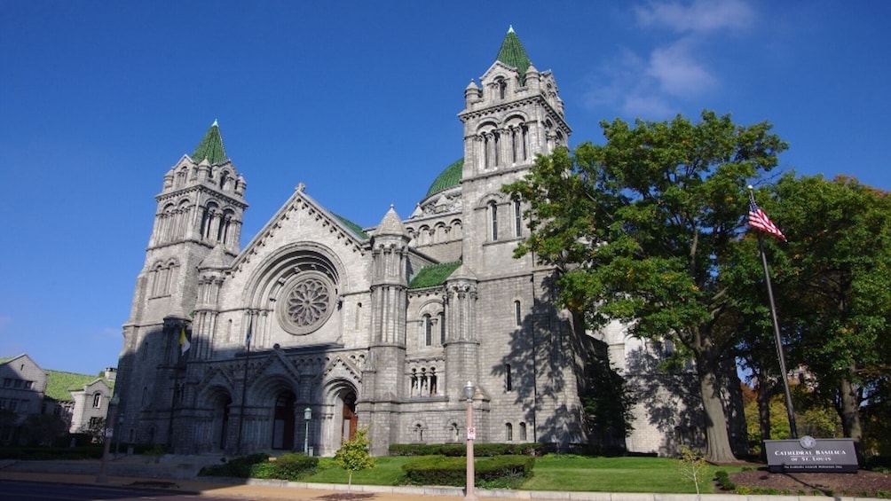 St. Louis Small Group Walking Tour with St. Louis Arch and River Cruise 5
