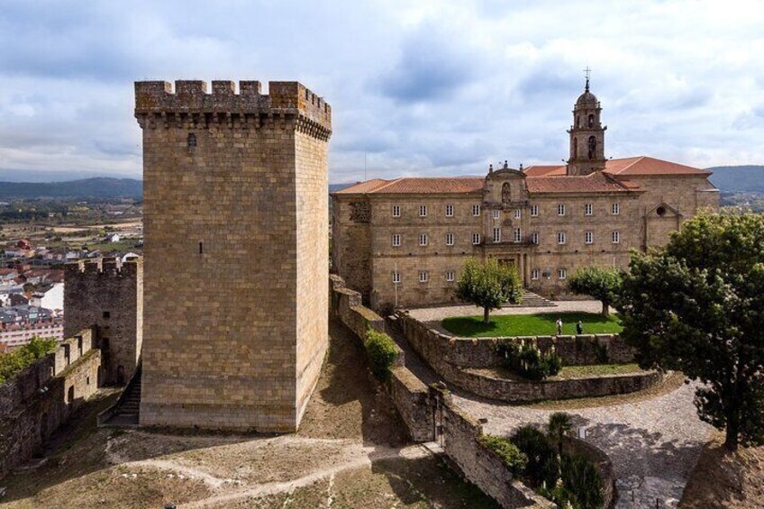 Tour from santaigo to Ribeira sacra with boat trip and 5 wine tastings