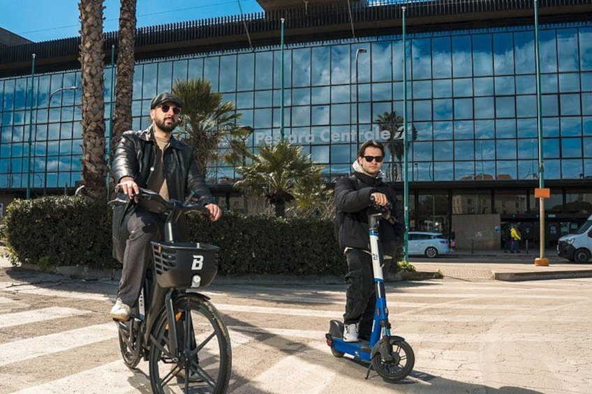 Pescara tour by e-scooter or bike among art, flavors and shopping 1