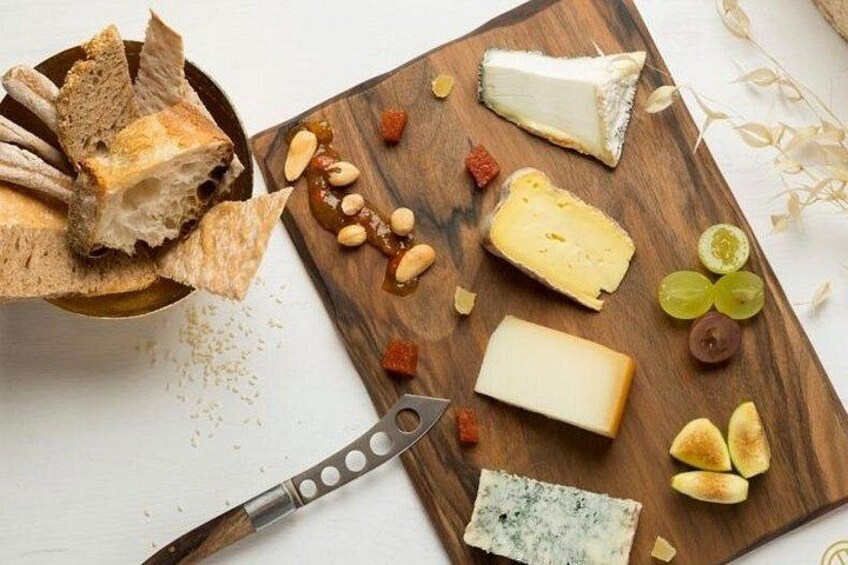 Santiago de Compostela: Cheese and Wine Tasting Experience 4