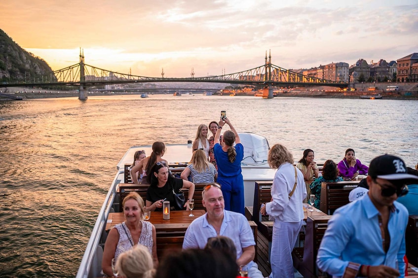 Picture 18 for Activity Budapest: Premium Sightseeing Cruise with Tokaj Frizzante 3
