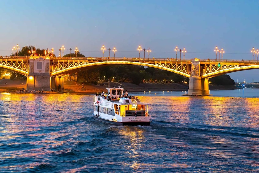 Picture 11 for Activity Budapest: Premium Sightseeing Cruise with Tokaj Frizzante 4