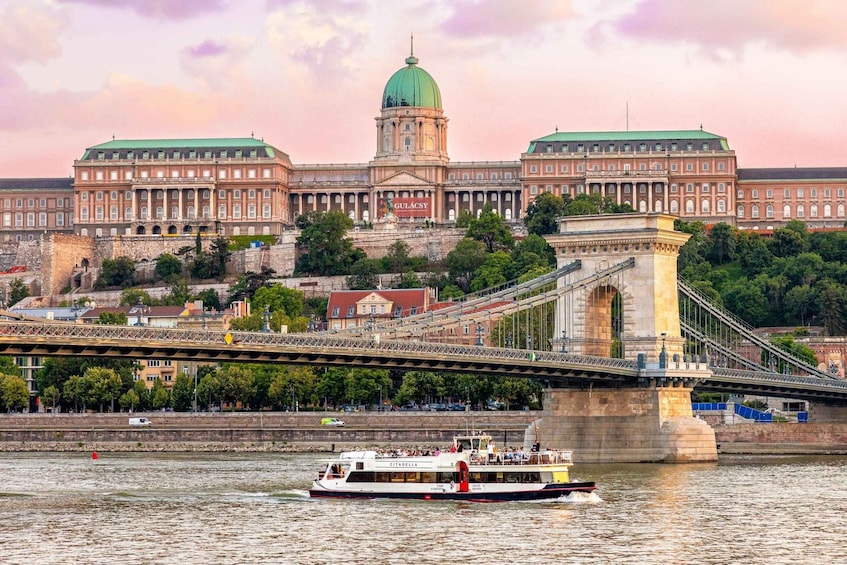 Picture 18 for Activity Budapest: Premium Sightseeing Cruise with Tokaj Frizzante 2