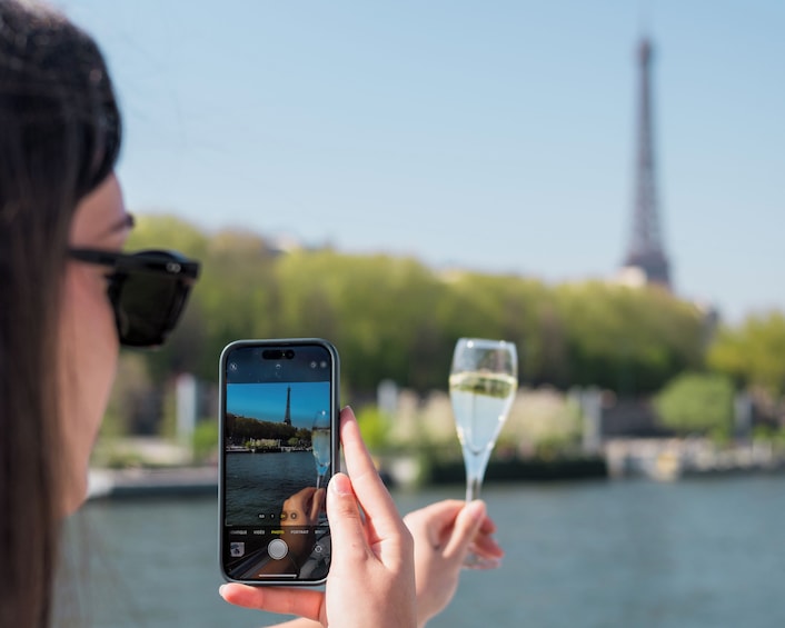 The Bateaux Mouches Sparkling Cruise on the Seine River 3