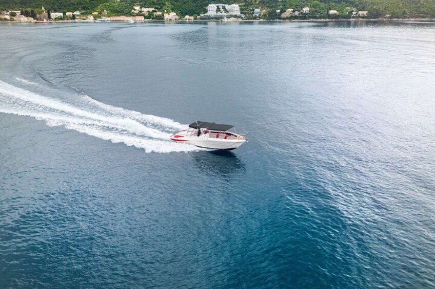 Mercan 34 speedboat Running 2