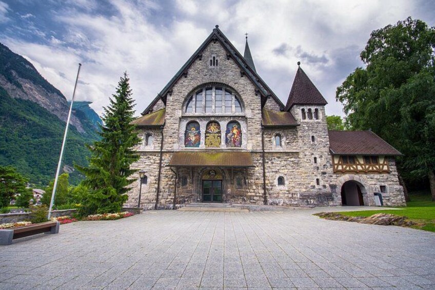 Private transfer: Zurich to Vaduz, 2h of sightseeing in Balzers 4