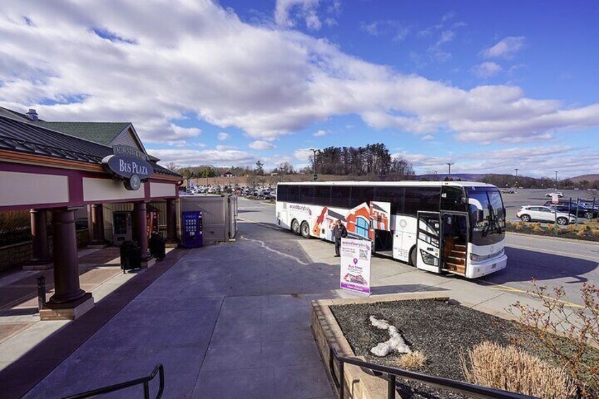 Woodbury Common Premium Outlets Shopping Tour from Midtown