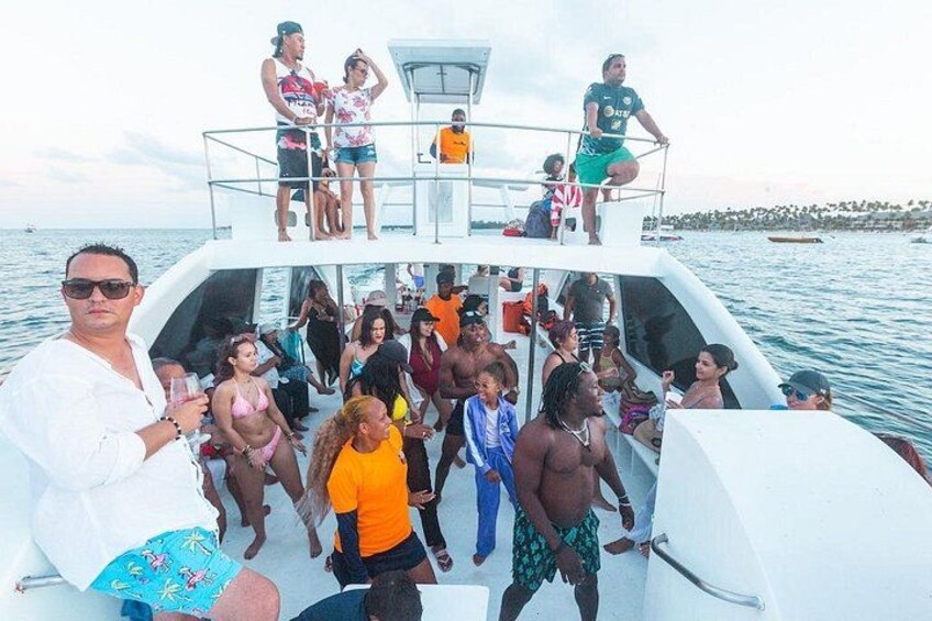 Double Decker Catamaran / Dancing 3