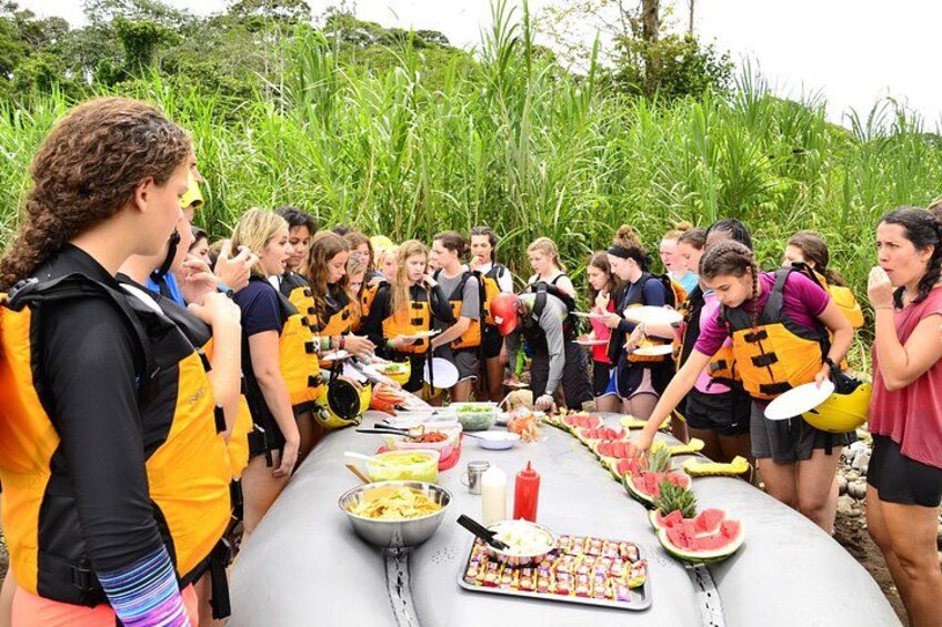 Whitewater Rafting on the Sarapiquí River, Costa Rica – Class III 3