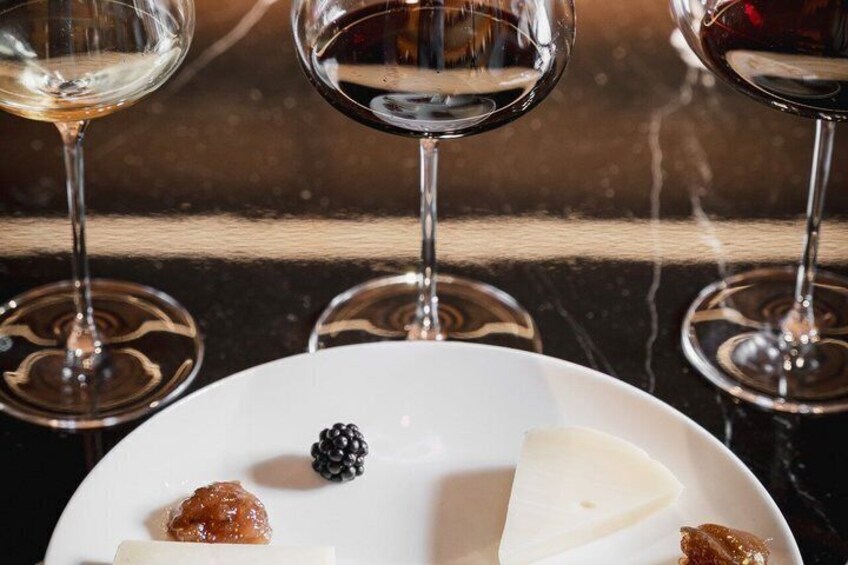 Small Group Positano Wine Tasting in a Air-Conditioned Room 2