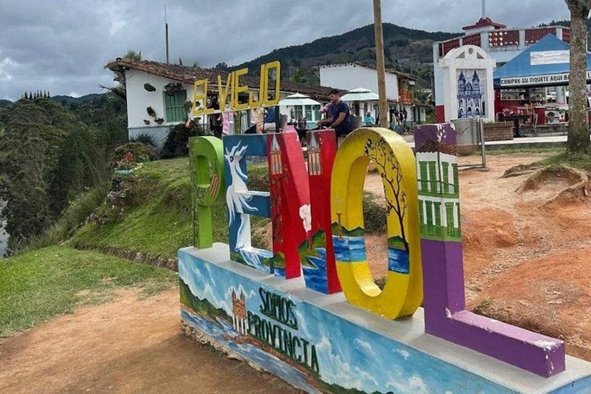 Guatape and Stone of the Rock and Boat Tour and Farm 2