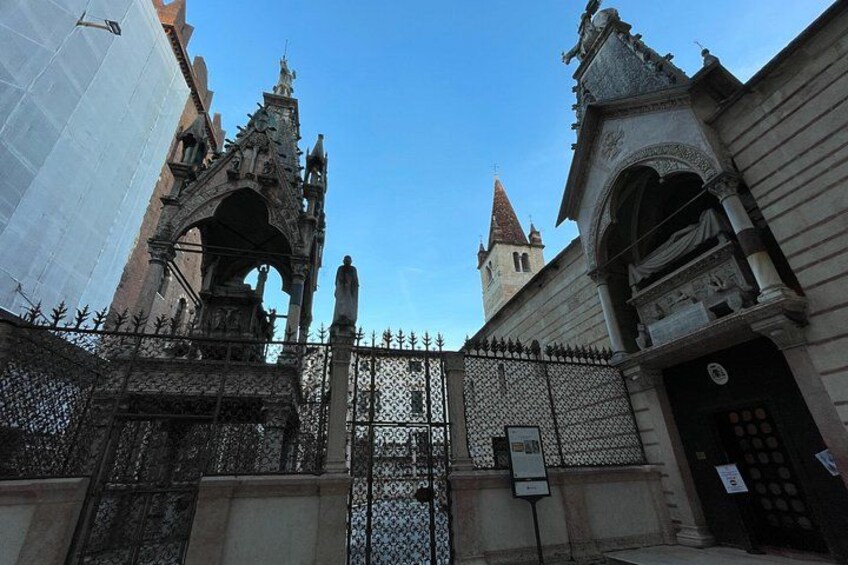 Verona: Tour with Arena, Cable Car and Optional Juliet Tickets 2