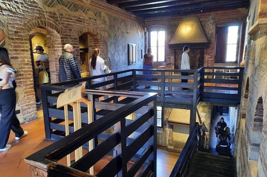 Verona: Tour with Arena, Cable Car and Optional Juliet Tickets 4