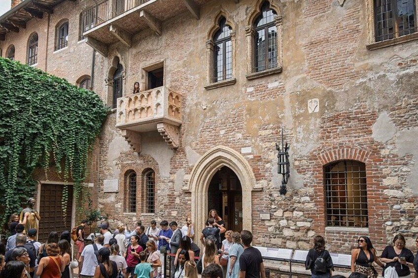 Verona: Tour with Arena, Cable Car and Optional Juliet Tickets 2