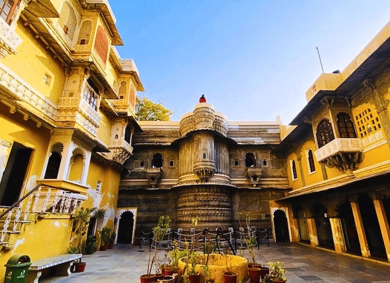 Picture 1 for Activity Udaipur Cultural Walking Tour with Local Snacks 3