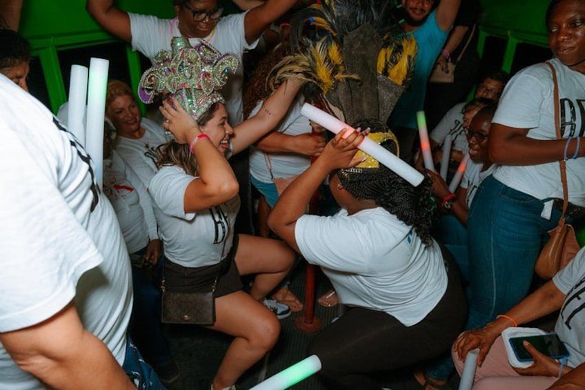 Aruba Nightlife Party Bus with Unlimited Drinks and DJ 4