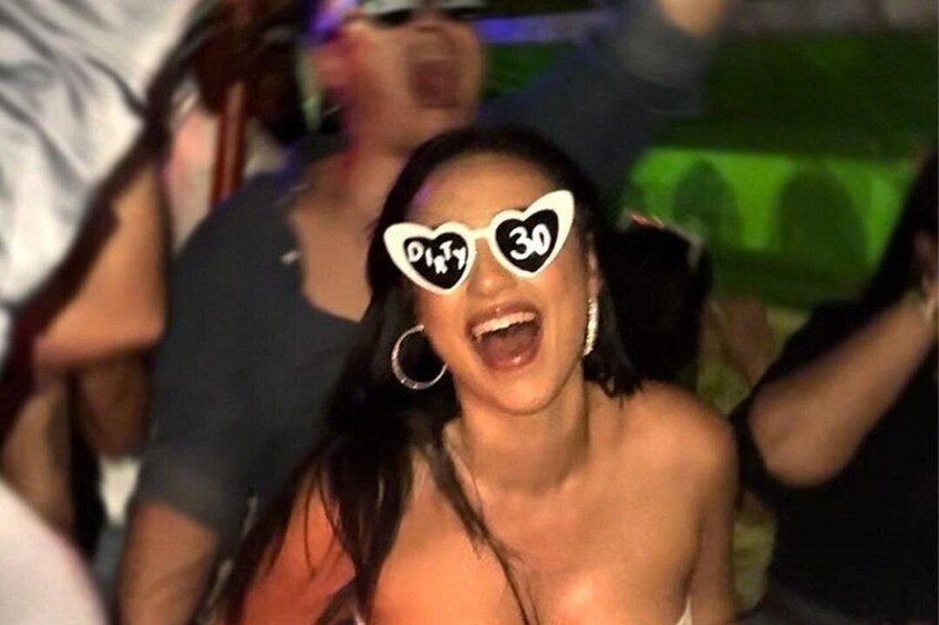 Aruba Nightlife Party Bus with Unlimited Drinks & DJ on Road Jam 3
