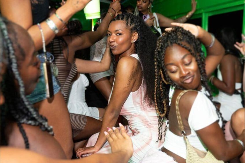 Aruba Nightlife Party Bus with Unlimited Drinks & DJ on Road Jam 4
