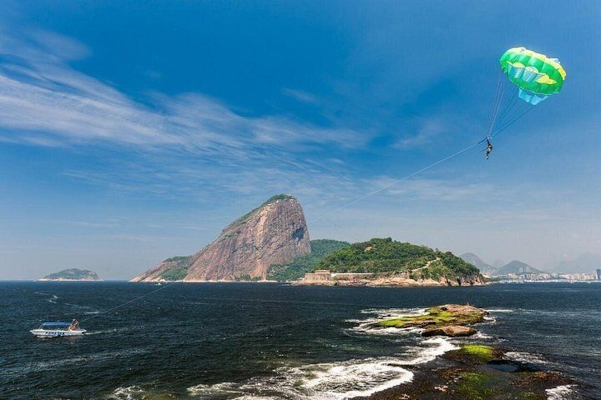 Speedboat Tour with Parasailing in Rio de Janeiro 5