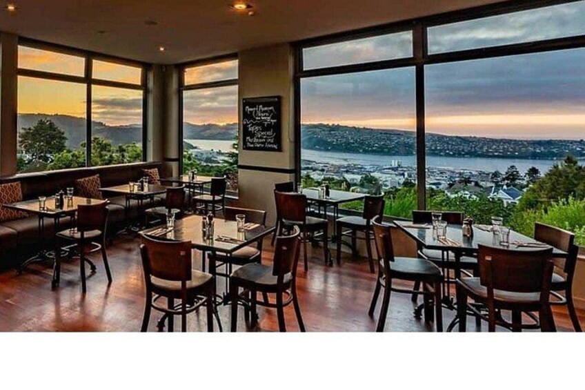 Stop for lunch with spectacular views at Luna Restaurant in Rosyln. Price of lunch not included in tour. 4