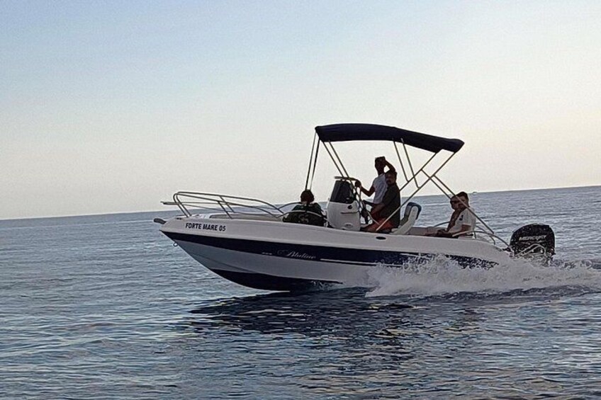 One and a half hour boat excursion to Scala Dei Turchi 4