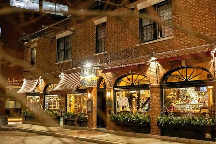 Love ghosts and local brews? You’ll love crawling through Salem’s haunted past with us! 1