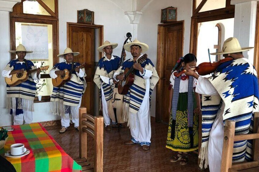 serenade by the Pacanda local orchestra