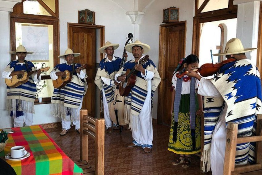 serenade by the Pacanda local orchestra 3