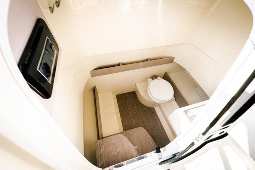 1H Luxury Cruise Como Lake Tender Yacht Invictus 9 Pax 4