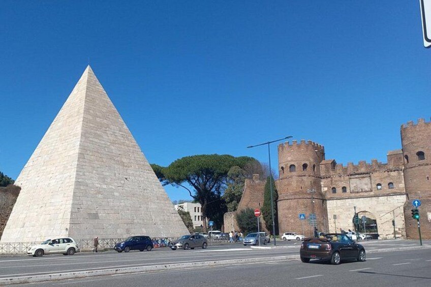 Piramide Caio Cestio 3