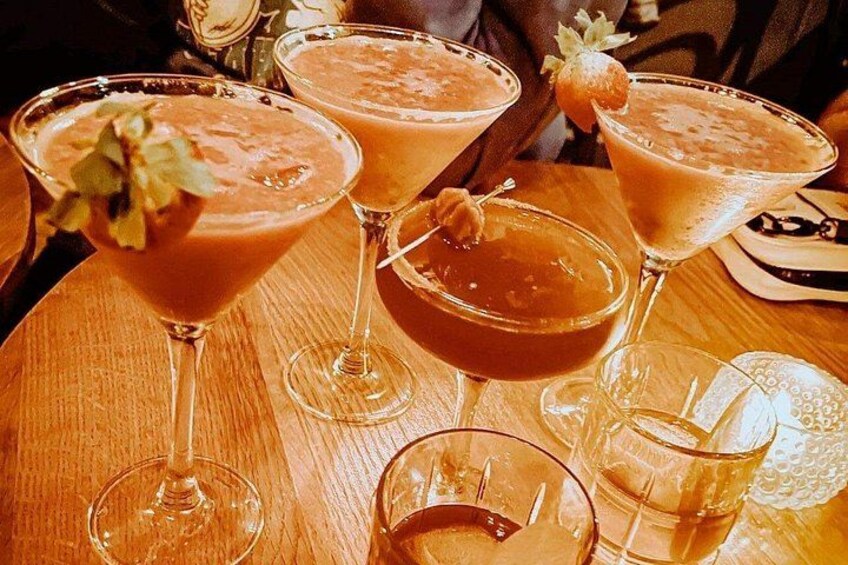 180 whiskies, whiskey flights, craft cocktails, shareable food boards, relaxing ambiance.... Blaylock's Whiskey Bar.
Don't worry about the parking we will drop you off in front and come find you after 4