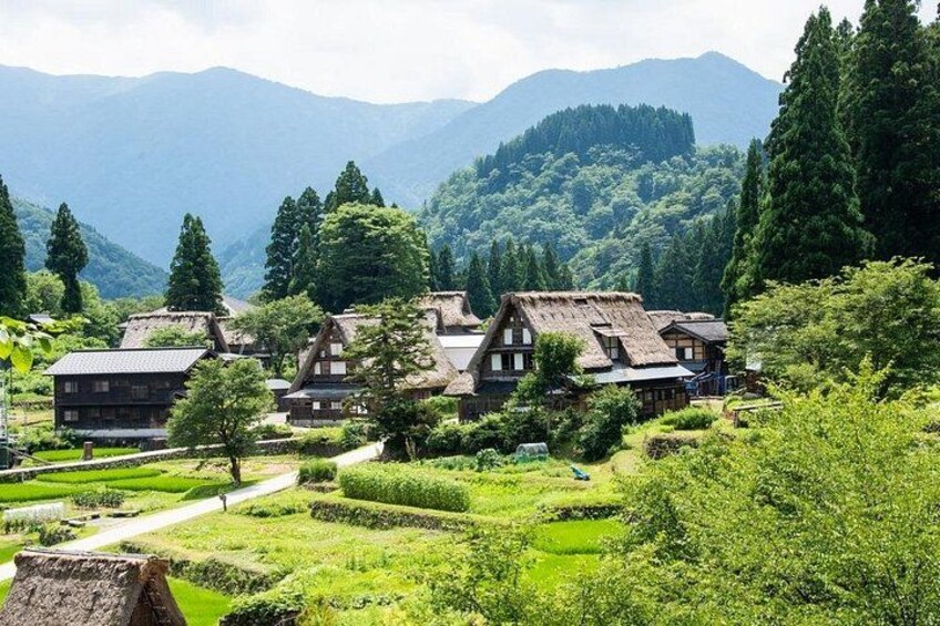 Departing from Takayama [Regular sightseeing bus] World Heritage Sites Shirakawago and Gokayama Ainokura 1