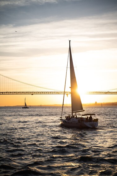 Charms of Lisbon: Alfama Tapas Tour & Sunset Sailing