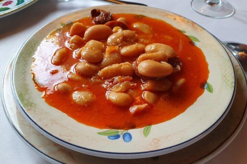 A bowl of bean stew with a tomato-based sauce. 5