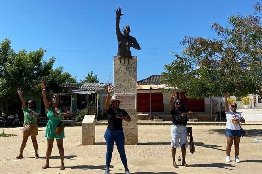 Monument of BENKOS BIOHO (Leader and founder of palenque). ⛓⛓ 4